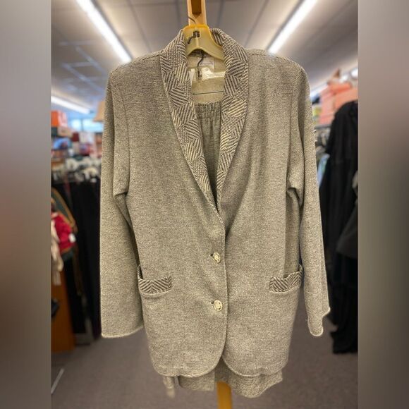 Weekenders Ladies Sm/Med Heather Gray Ribbed Skirt/Jacket Set - Picture 1 of 4